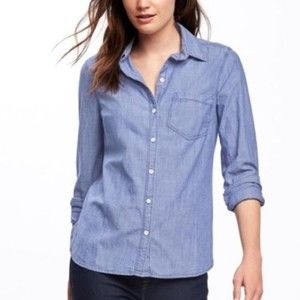 Old Navy The Classic Shirt Button Down Chambray Shirt